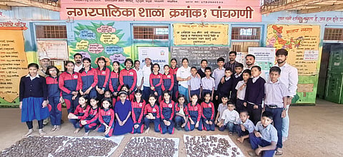 पाचगणी : नगरपालिका शाळेतील विद्यार्थ्यांनी केली सीड बॉल्सची निर्मिती ; पाचगणीत कल्पकतेतून साकारली ''हरित क्रांती''ची बीजे