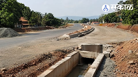 Why is Mandangad highway project delayed?
