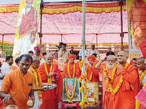 शरण मठात पट्टाभिषेक सोहळ्याच्या निमित्ताने दोन दिवसाच्या धार्मिक कार्यक्रमाचे आयोजन; आज महारुद्राभिषेक, धर्म ध्वजारोहण आणि आशिर्वचन संपन्न