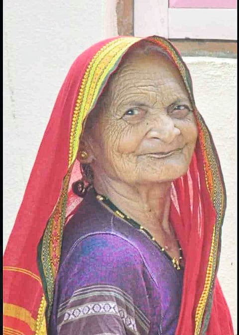 लक्ष्मीबाई  नायकुडे यांचे निधन
