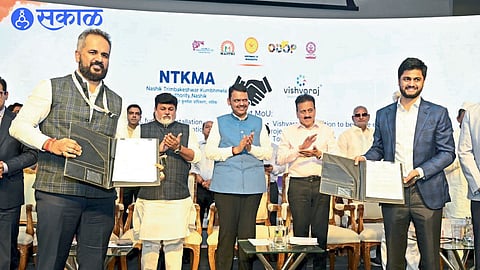 CM Devendra Fadnavis and Kumbhmela commissioner Shekhar Sinh