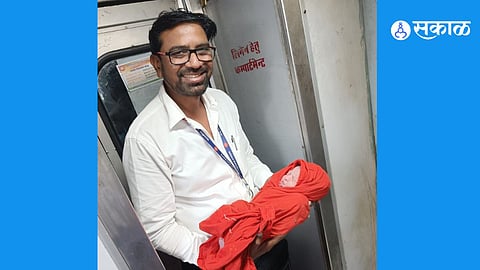 Heartwarming Moment in Kushinagar Express; Woman Gives Birth Safely During Journey