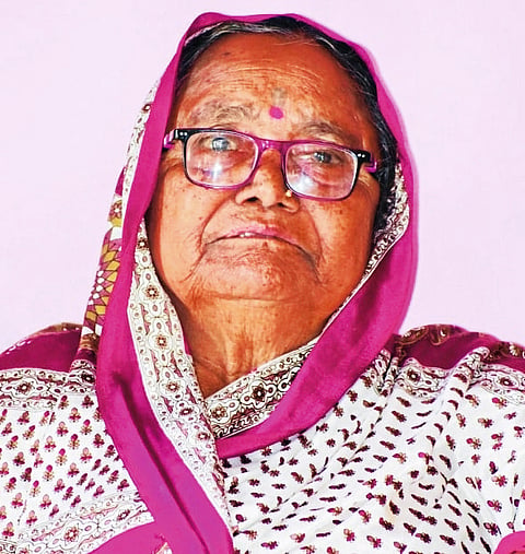 ढेबेवाडी निधन वार्ता तारूबाई  लोहार
