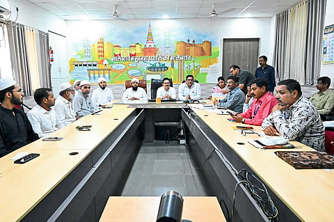 जनगणने संदर्भात मुस्लीम धर्मगुरुंना साकडे
