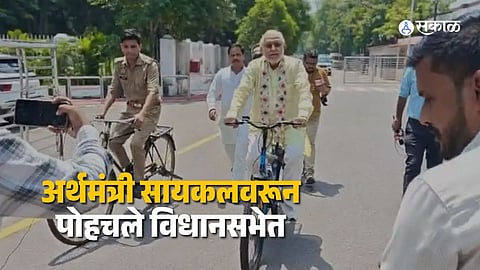 Leading by Example: UP Finance Minister Suresh Khanna Cycles to Office