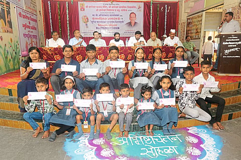 आळंदीतील ज्ञानेश्वर विद्यालयाच्या 
१३८ विद्यार्थ्यांना शिष्यवृत्ती वाटप