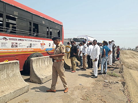 मलकापूर महामार्गावर निखळली एसटीची चाके