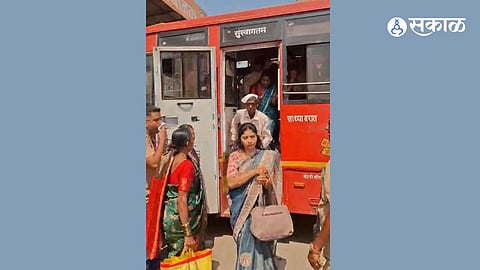 Fuel Conservation: Mangalwedha Chairperson Deepali Tad Opts for ST Bus Ride
