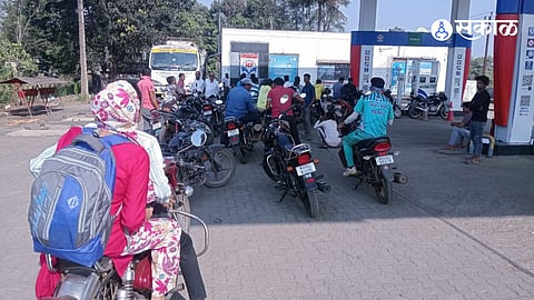 Resource Panic: Fuel Stations in Raigad Overwhelmed by Panic Buying Amid Global War Fears