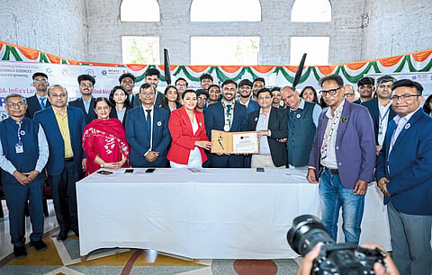 एमआयटीच्या विद्यार्थ्यांकडून
इलेक्ट्रिक विमानाची निर्मिती