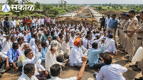 Why are farmers protesting against Shaktipeeth Expressway?