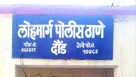 Railway Theft: Gold Ornaments Worth Lakhs Stolen from Moving Train Near Daund