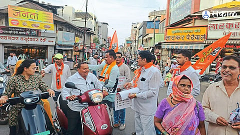 Satara Witnesses Unusual Shiv Sena Protest Over Price Rise and Fuel Hike