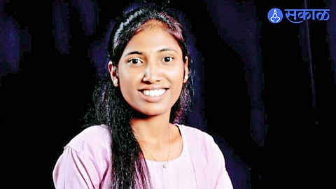 Daughter of Farm Labourers Achieves Big Dream, Selected in Mumbai Police