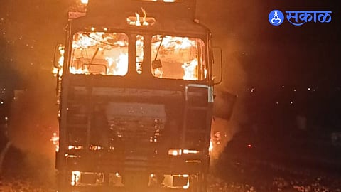 Agra-Pune Goods Truck Engulfed in Flames, Loss Estimated at ₹10 Lakh