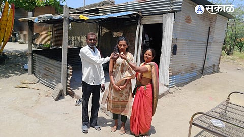 Inspiring Triumph: Aarti Sakat Defies Extreme Poverty To Join Mumbai Police Force