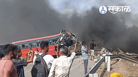 Maharashtra buses collision in Gujarat