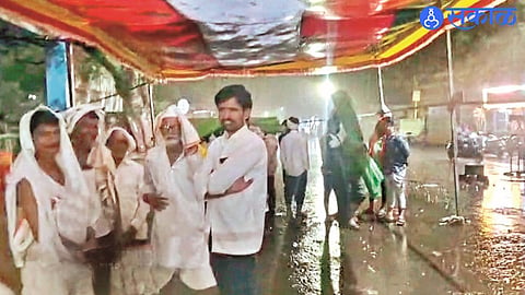 Farmers Stand Firm Despite Rain as Collector Meeting Ends Without Resolution