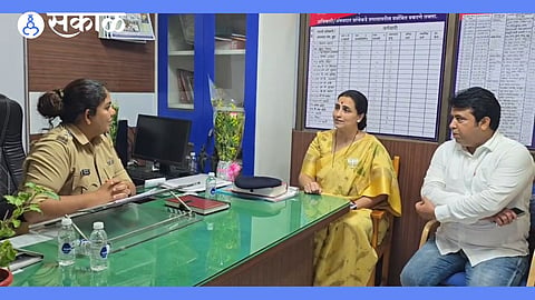 Chitra Wagh Visit to Dahanu Police Station