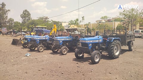 Midnight Raid: Kannada Rural Police Bust Illicit Sand Mining Racket at Chikhalthan Shivar