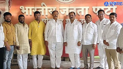 Political Strategy Meets Personal Bond: Deshmukh Joins Raut’s Campaign Drive