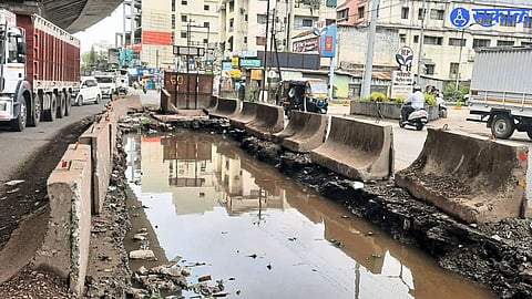 Monsoon Uncovers Safety Lapses on Karad Highway; Vehicle Skids Amid Flooded Stretch