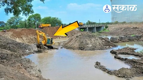 Why are 81 works stopped in Ralegaon?