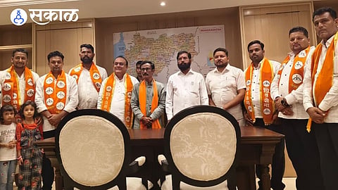 eknath shinde with 10 corporators
