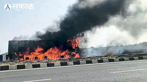 The Burning Truck on jalgaon Highway