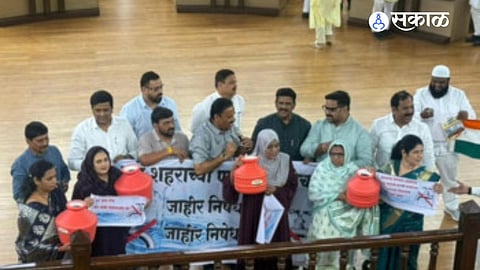 Hydro-Political Agitations: Congress Deploys Empty Pot Demonstrations at the Mayoral Rstrum
