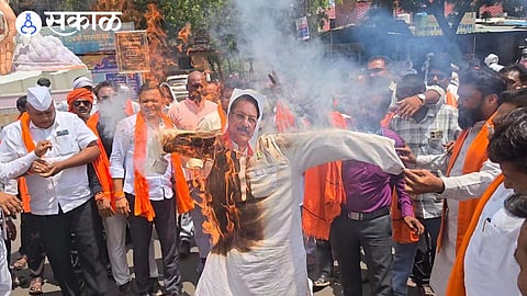 Shiv Sena Workers Erupt in Protest Against MP sanjay Deshmukh