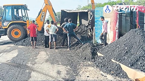 Mumbai Goa Highway accident due to potholes