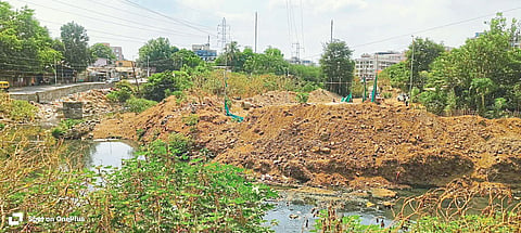 अतिक्रमणांच्या विळख्यात बदलापूरचे नाले-ओहोळ