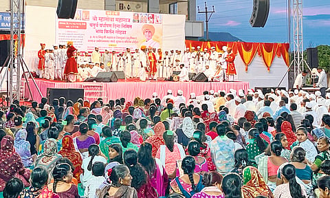 चास येथे पालखी, कलशाची मिरवणूक