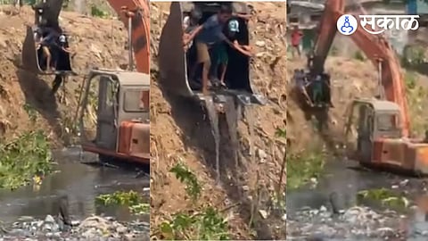 Ulhasnagar Drain Cleaing by Minor Boys
