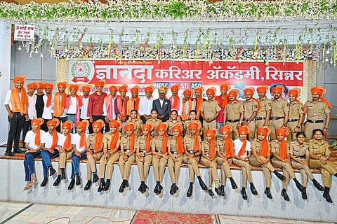 ज्ञानदामुळे सव्वाशे विद्यार्थ्यांच्या जीवनात बदल  पोलिस निरीक्षक संदीपकुमार बोरसे यांचे गौरव सोहळ्यात प्रतिपादन