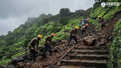 landslide at Raigad fort stairway