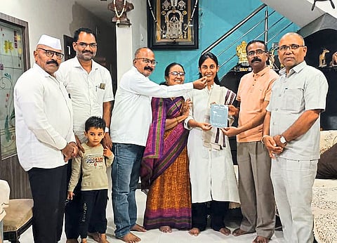 पीएचडी झाल्याबद्दल सत्कार