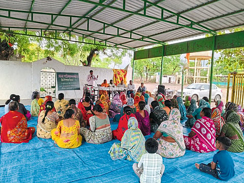 गुळवंचला एकल महिलांसाठी बुधवार राखीव  योजनांचा लाभ देण्यासाठी विशेष उपक्रम