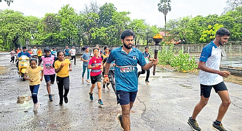 अलिबाग : जागतिक ऑलिम्पिक दिनानिमित्त मशाल रॅली