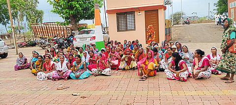 देहेरे गावातील दारूबंदी साठी सरसावल्या रणरागिणी