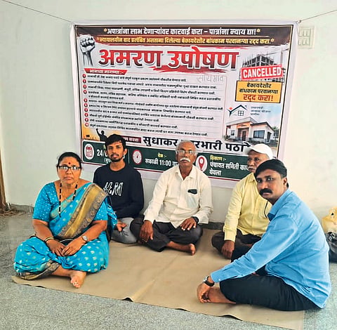 वादग्रस्त जागेवर घरकुल बांधकामामुळे सायगाव येथील कुटुंबाचे उपोषण न्यायालयीन दावा प्रलंबित असताना परवानगी दिल्याचा आरोप; उच्चस्तरीय चौकशीची मागणी