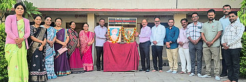 पिंपळगाव विद्यालयात 
संभाजी महाराजांना अभिवादनपिंपळगाव विद्यालयात 
संभाजी महाराजांना अभिवादन