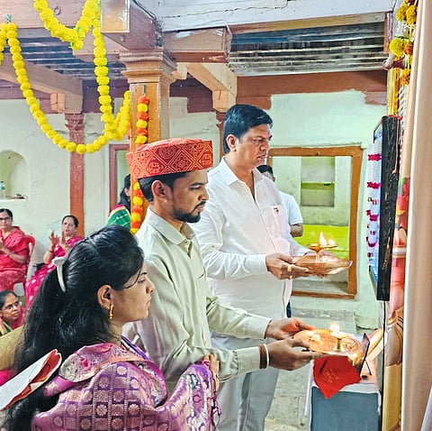 पारोळा येथे आरती महोत्सव साजरा