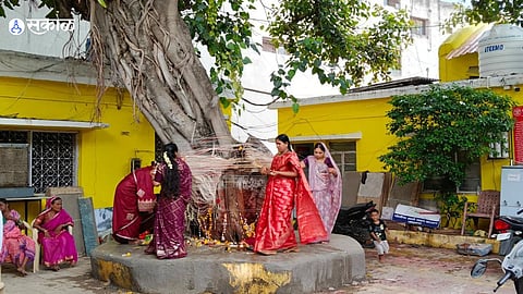 Not for Complaints! Married Women Visit Jalna Police Station to Celebrate Vat Savitri