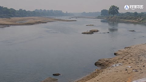 Funerals in Vainganga Riverbed