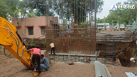 The construction of the Koregaon Mul Railway Flyover has stalled as farmers are yet to receive land acquisition compensation.