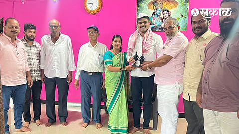 Inspring Story Engineer Marries Farmer