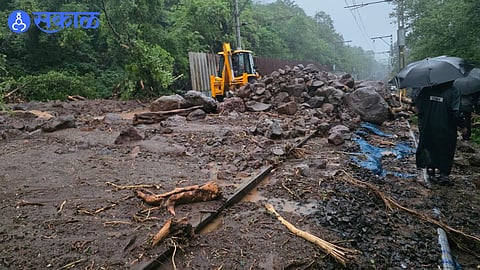 Mumbai Pune Railway CLose