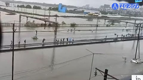 Vasai Virar Local Railway Close by Heavy Rain